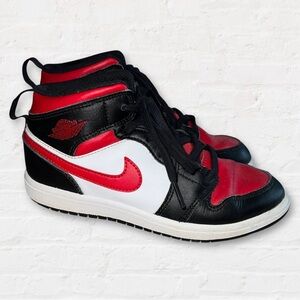 Nike Air Jordan 1 Mid Sneakers
